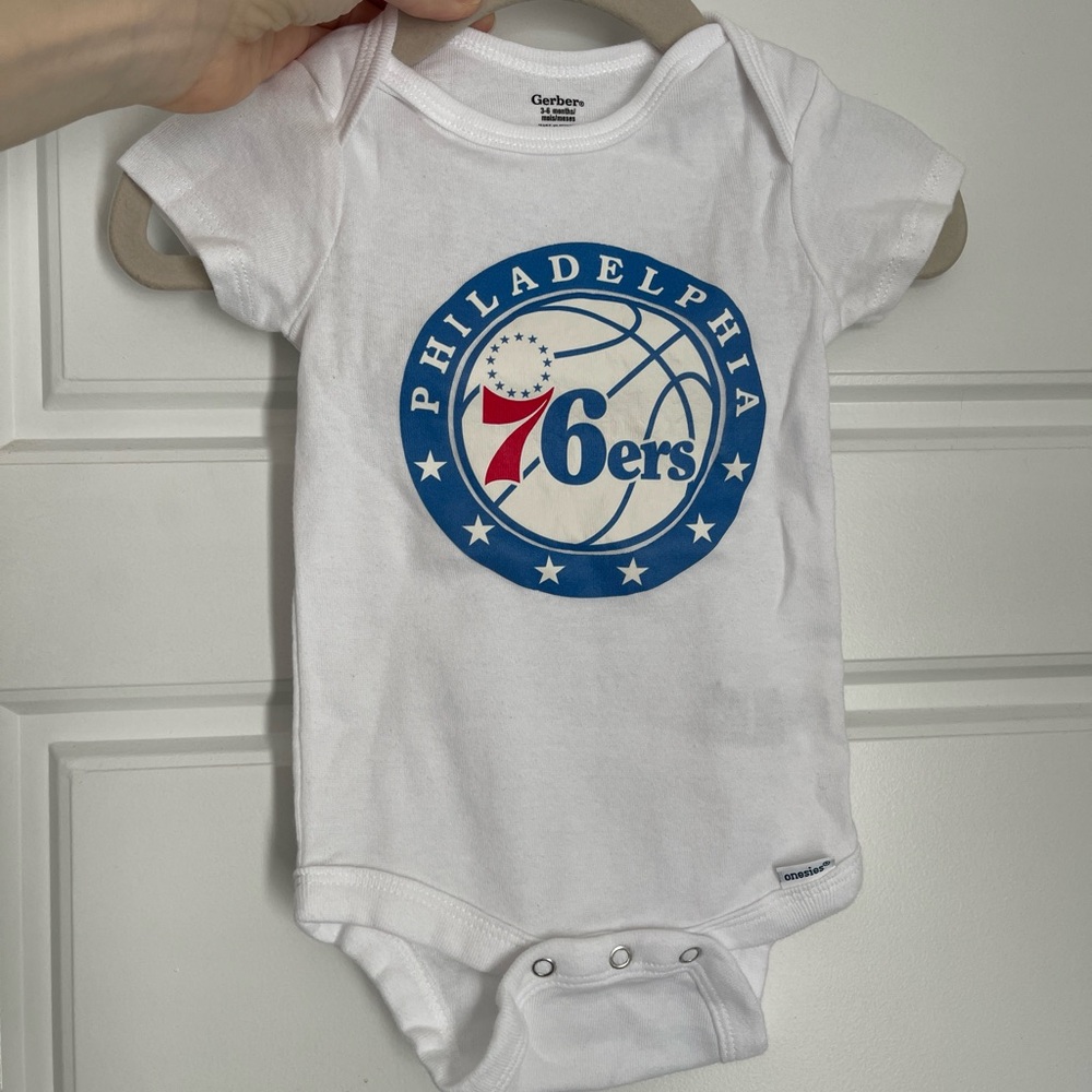 NEW Philadelphia 76ers Infant Baby Onesie NEW never worn
